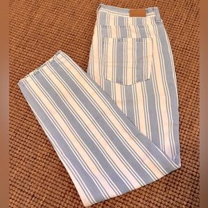 America Eagle size 10 Striped Cropped boyfriend jeans